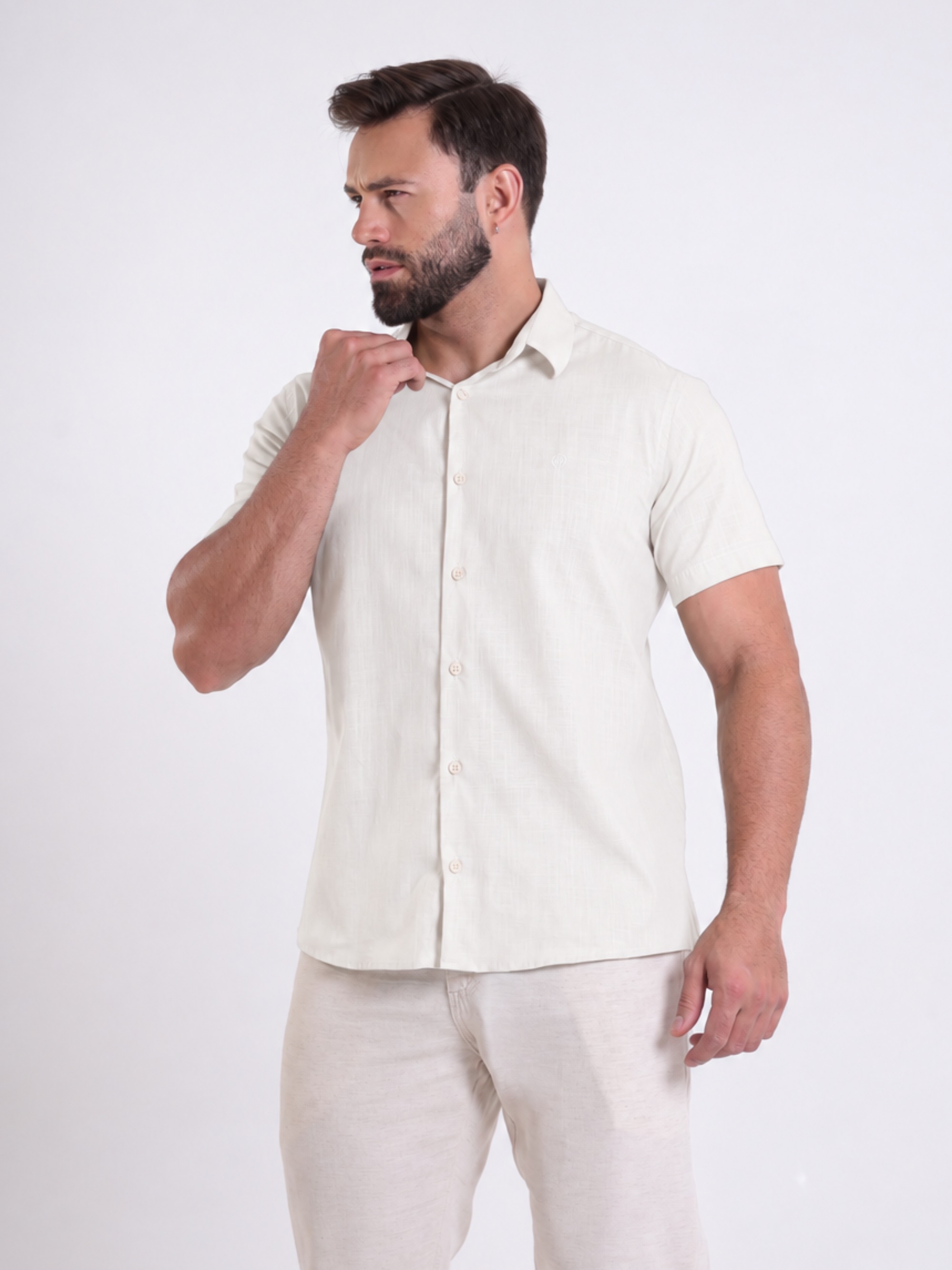 Camisa Masculina Manga Curta Slim Tricoline na cor OFF WHITE