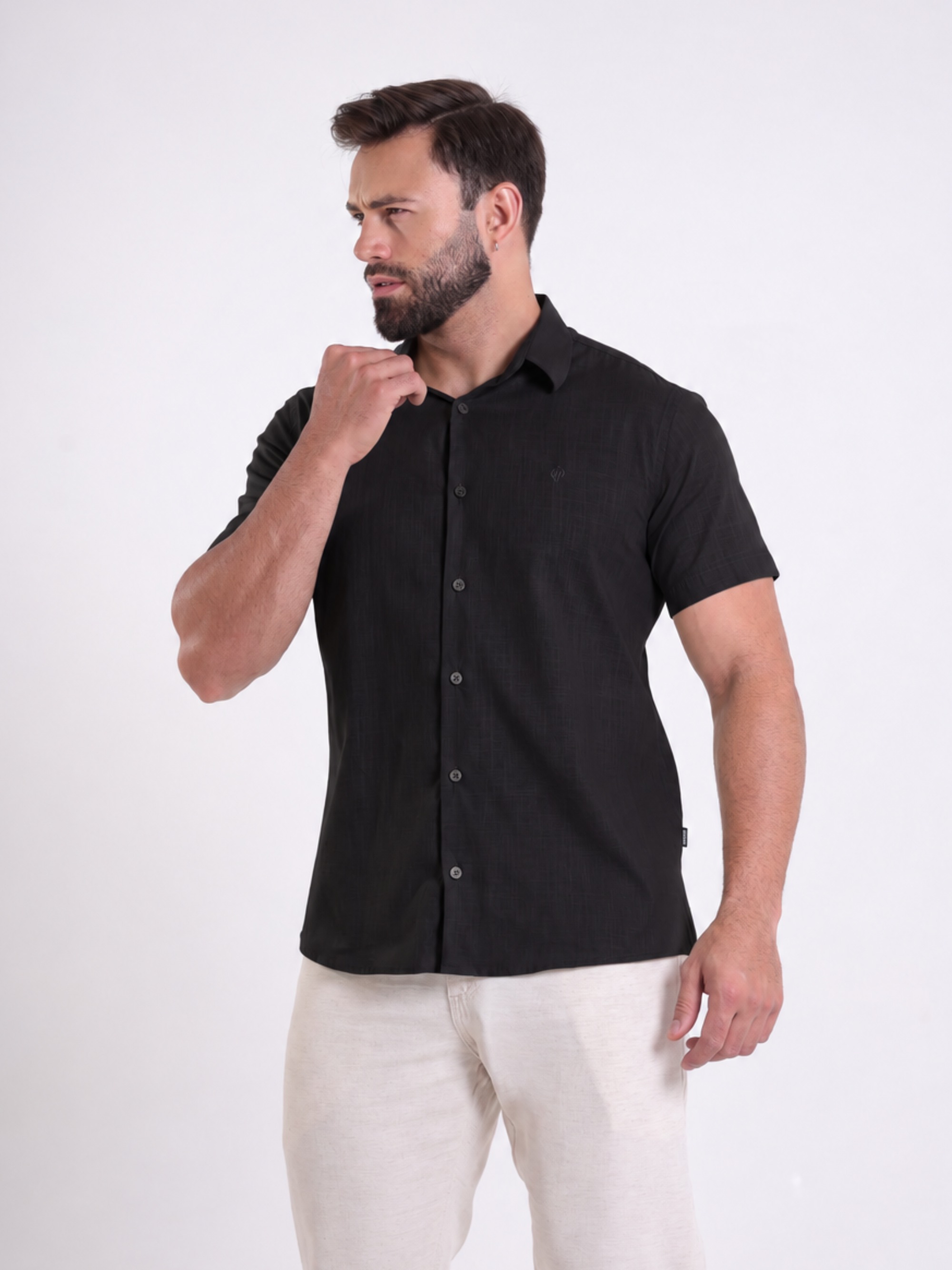 Camisa Masculina Manga Curta Slim Tricoline na cor PRETO